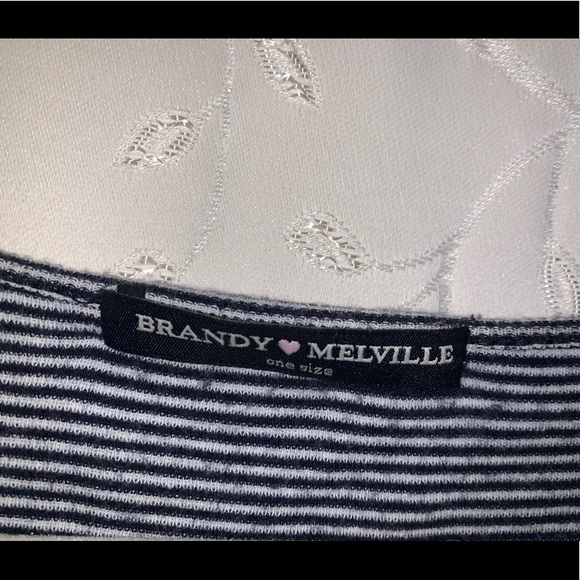 Brandy Melville tee - Picture 4 of 4